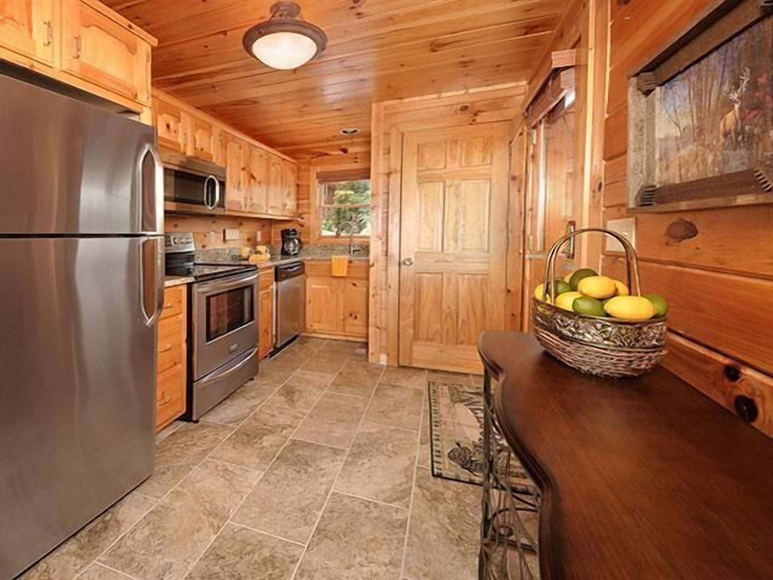 Natures Nest - City & Mountain View| Brand New Hot Tub!| Luxury Resort Cabin