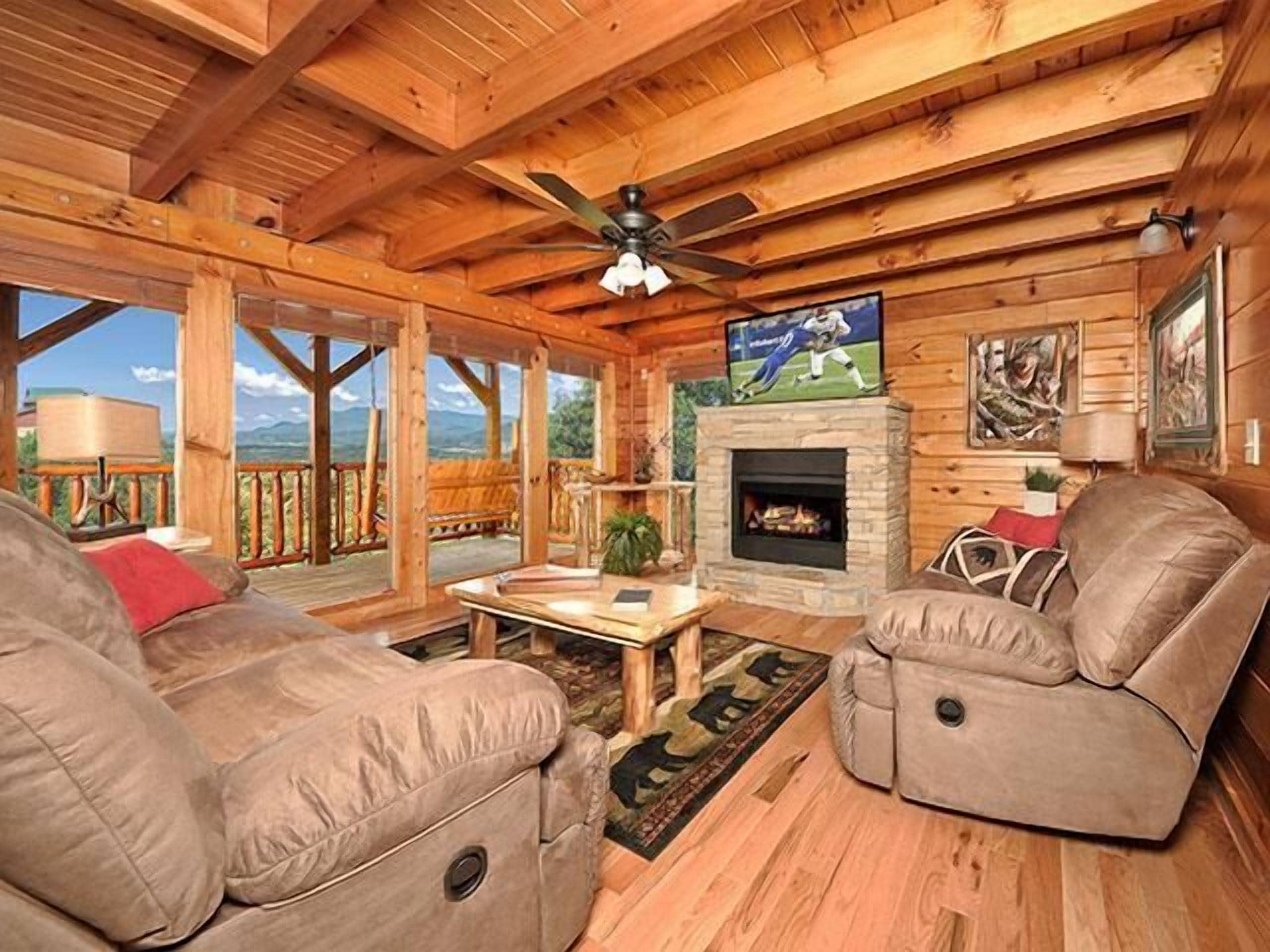 Natures Nest - City & Mountain View| Brand New Hot Tub!| Luxury Resort Cabin