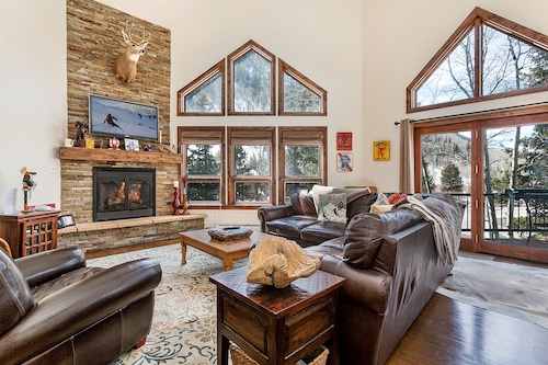 East Vail Mountain Home - VRBO Rated 5 Star Guest Favorite ToV STR Lic. # 026398
