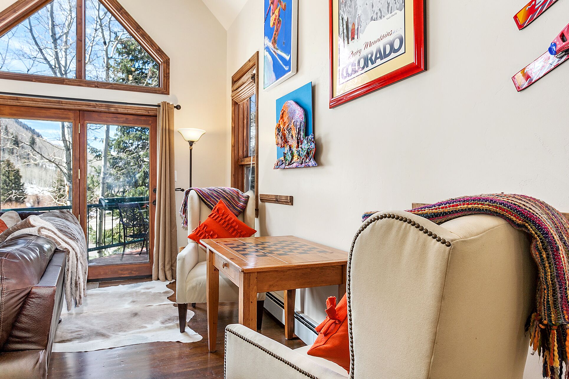 智能电视、壁炉、电子游戏、DVD 播放器