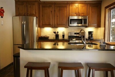 East Vail Mountain Home - Hot Tub and VRBO Rated 5 Star   ToV STR Lic.  # 026398