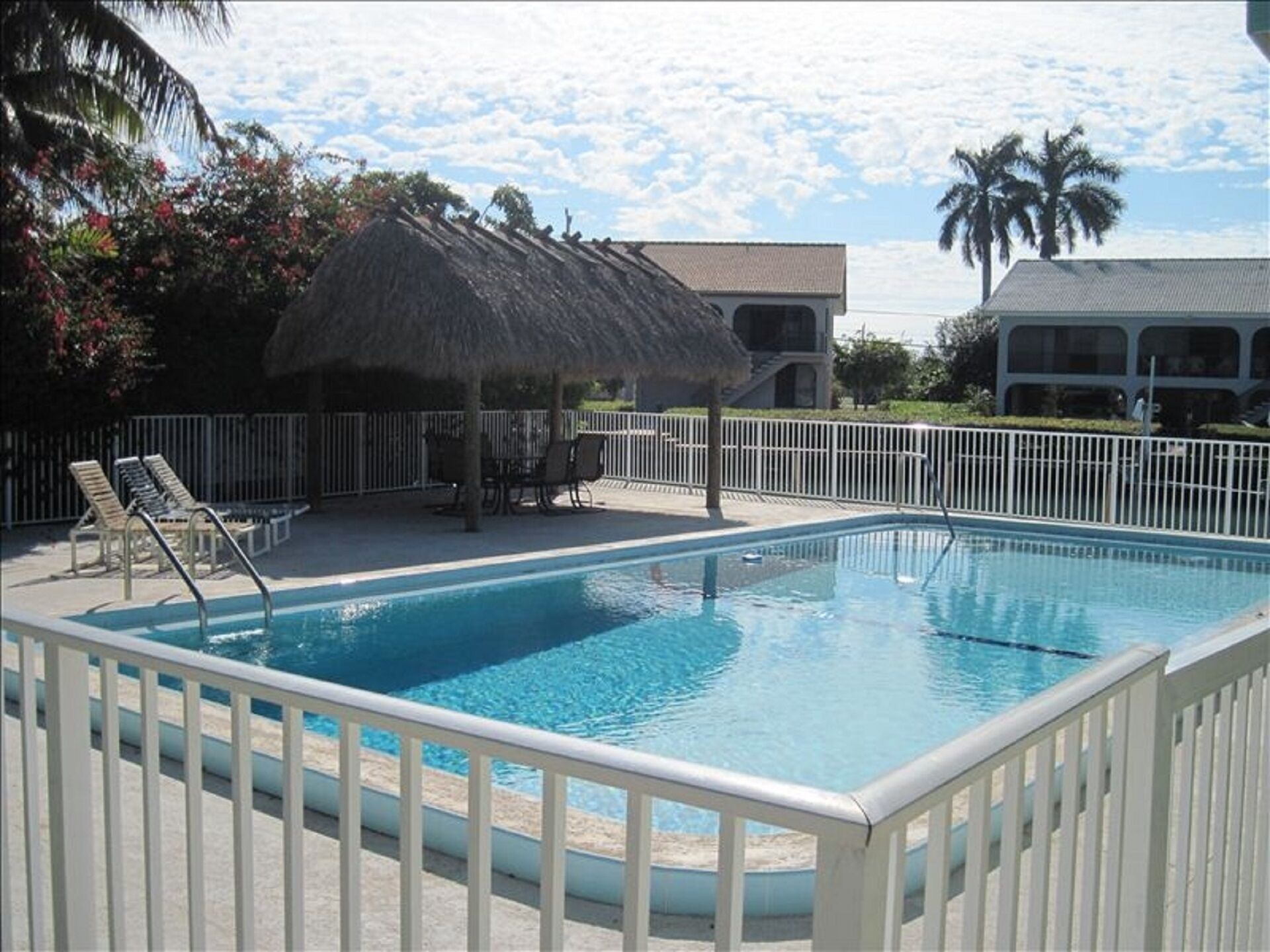 2/2 Duplex, Pool, Tiki Hut, Duck Key, Clean Clear Canal