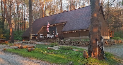 Seven Springs Cabin - Fox Tail Chalet - Authentic, Pet Friendly Log Cabin Chalet