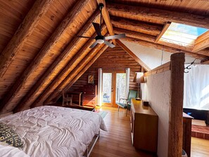 4 bedrooms, desk, travel cot, free WiFi - Luxury secluded Catskill log cabin on creek-ski hike great restaurants mins away (Catskill)