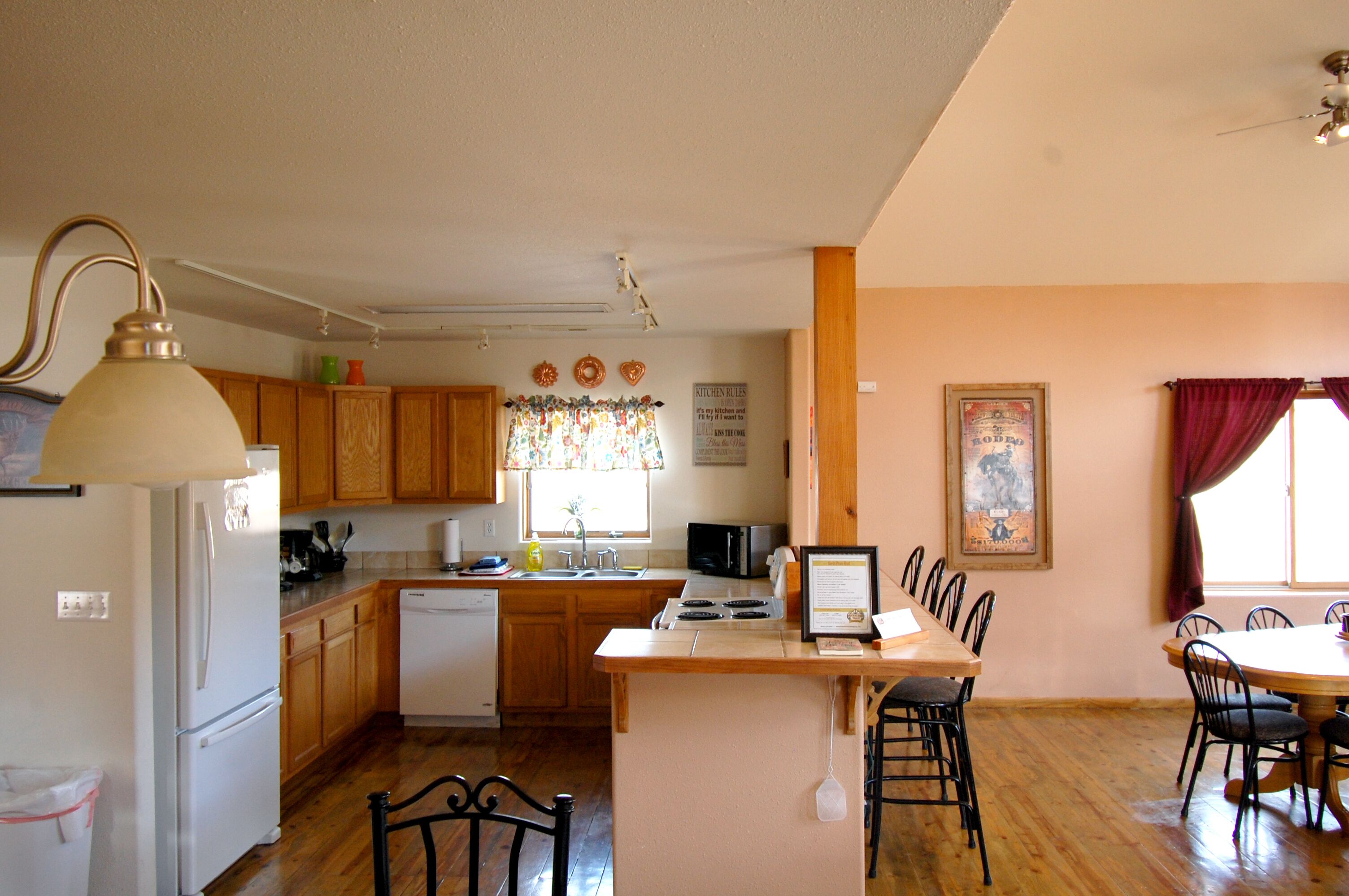 Spacious McCaskell Cabin- Nestled out in the countryside.  Home away from Home. 