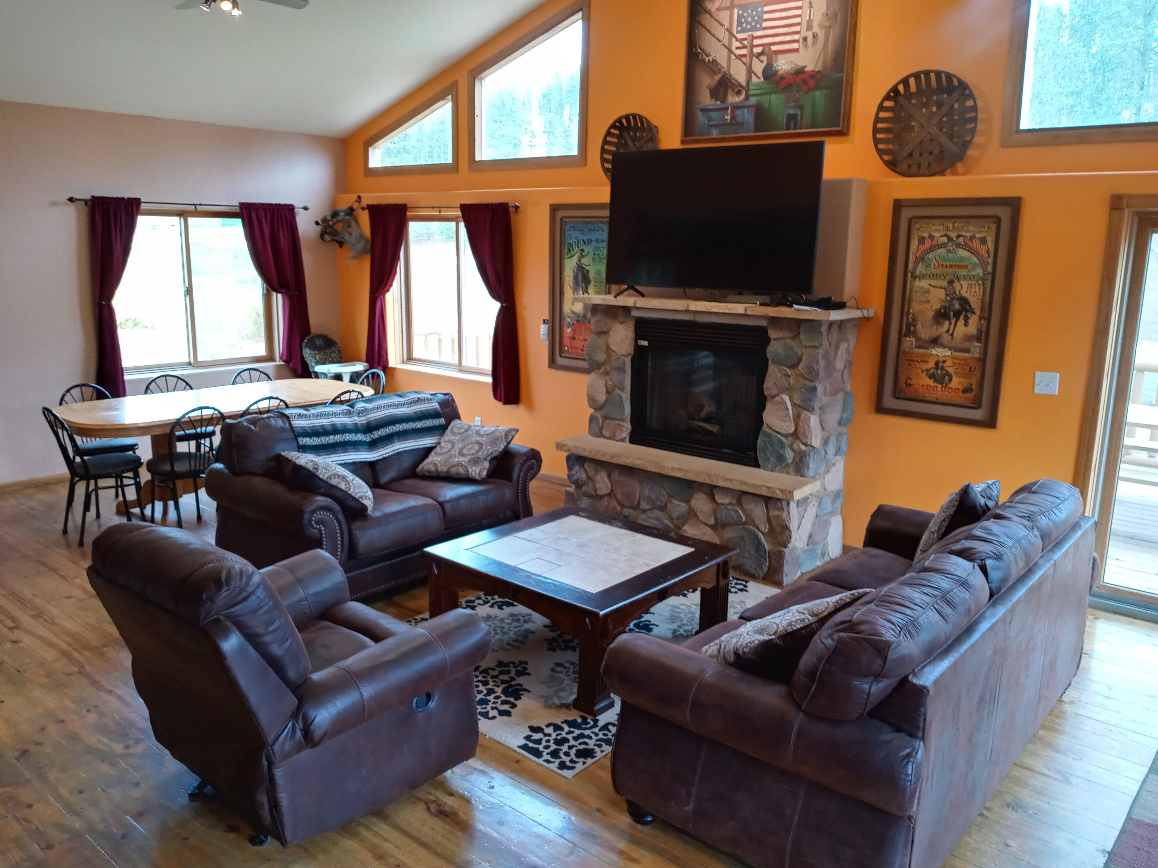 Spacious McCaskell Cabin- Nestled out in the countryside.  Home away from Home. 