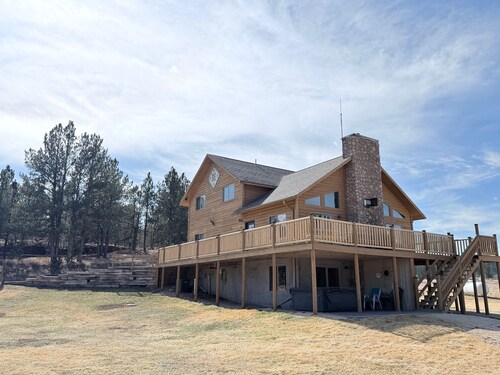 The McCaskell Cabin- Nestled out in the countryside. 