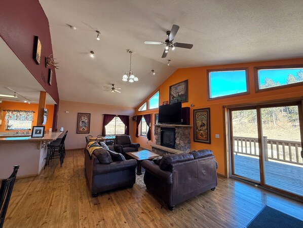 Smart-TV, Kamin, Tischfußball