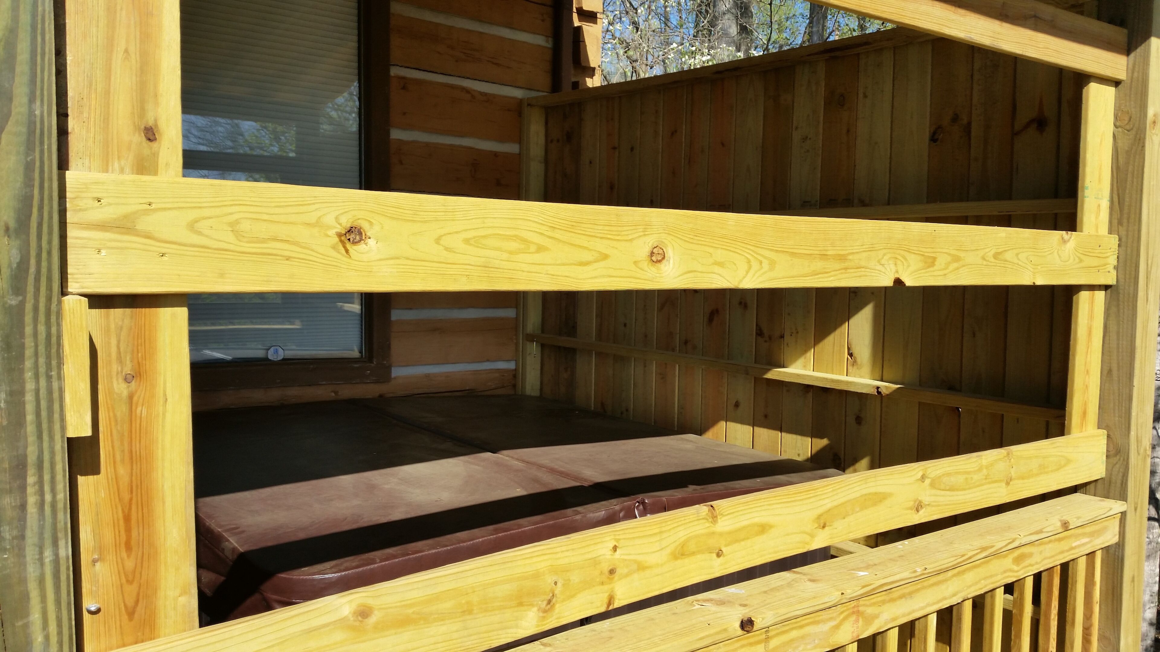 Beautiful Lake-view Cabin on Dale Hollow Lake, Sleeps 12, Marina 1/4 Mile