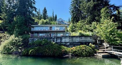 Charming Hayden Lakefront near Honeysuckle Beach and minutes to town