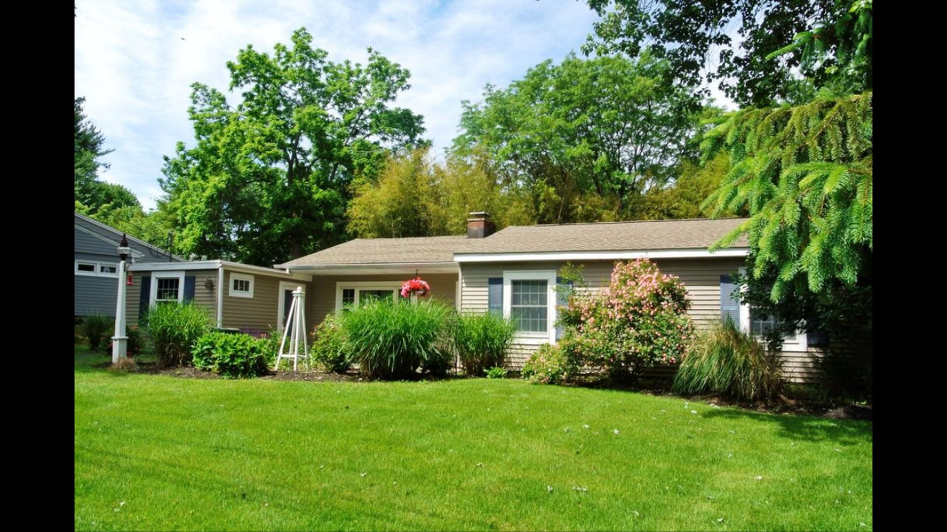 Westport, CT - Walk To The Beach - NYC Getaway