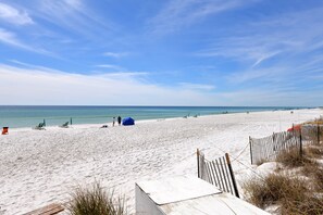Am Strand, Liegestühle, Strandtücher