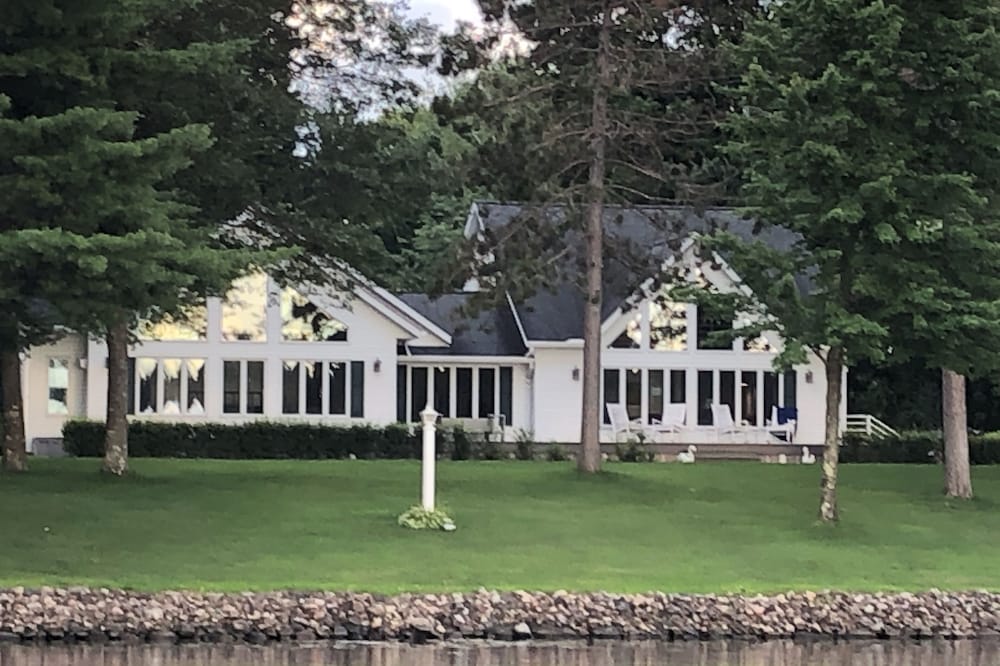 Spectacular Lake House in Northern Wisconsin