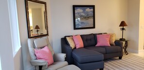 Smart TV, DVD player, books, stereo