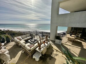 Terrace/patio - Luxury Oceanfront Retreat in Sandestin, completely remodeled w/ great amenities (Miramar Beach)