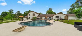 Spacious Getaway 12 Acres Whole Family w/ Private Pool Sleeps 20+