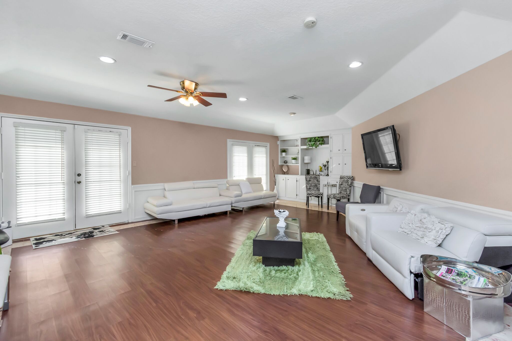 Spacious Peaceful Getaway for the whole Family with Private Pool (Sleeps 20+)