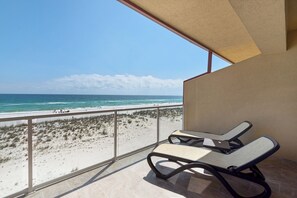 Property grounds - Sandcastle 🌊 Beachfront Townhome | Viking Kitchen, Steam Spa, Elevator + Views (Pensacola Beach)