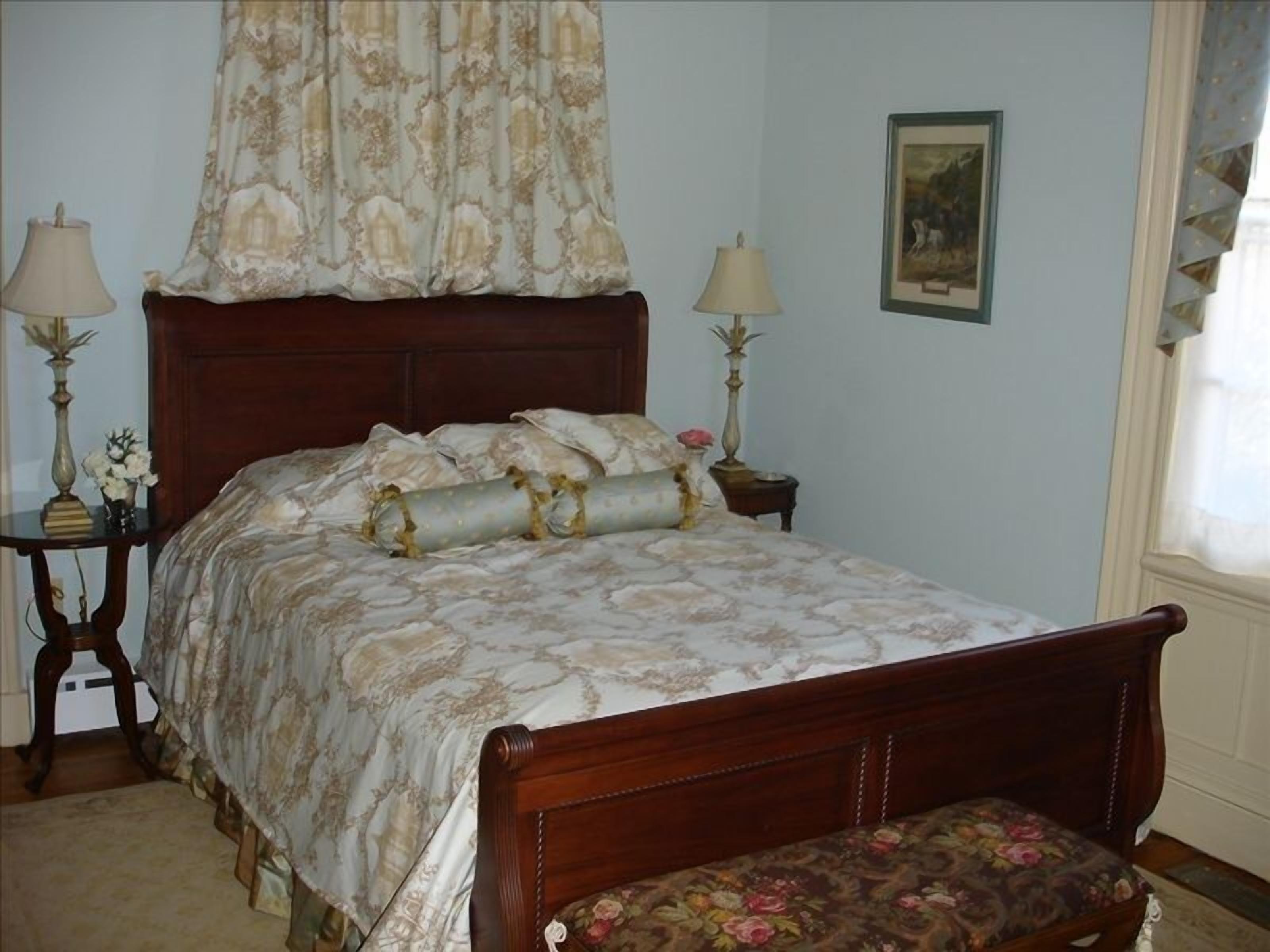 1856 Manor House on 600-Acre Working Horse/Cattle Estate