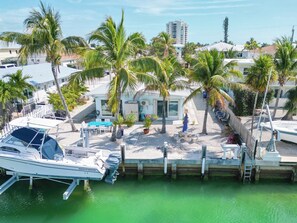 Property grounds - Lazy Tortuga ground level 2bed/2bath half duplex with dockage & cabana club (Key Colony)