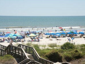 Beach nearby, sun-loungers, beach towels