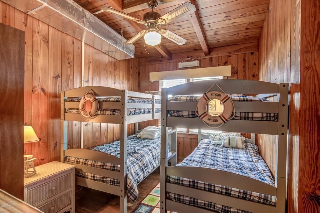 3 bedrooms, in-room safe, iron/ironing board, free WiFi