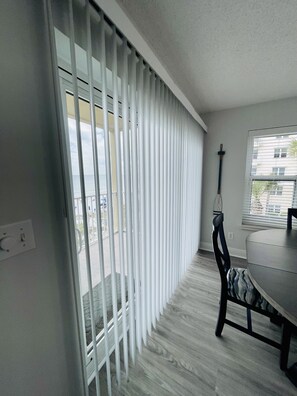 Interior - July 26-August 2 Available! OCEANFRONT DESTIN - Beautifully remodeled #destinfl (Destin)