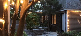  Stunning home w Assoc pool, private hot tub. Walk to lake, restaurants,brewery