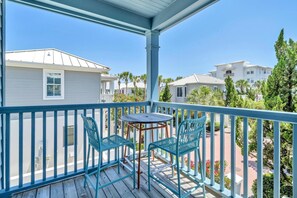 Outdoor dining - Sunset Seeker-Gulf Side 30A Villa w/ Community Pool,Pet Friendly! (Seacrest Beach)