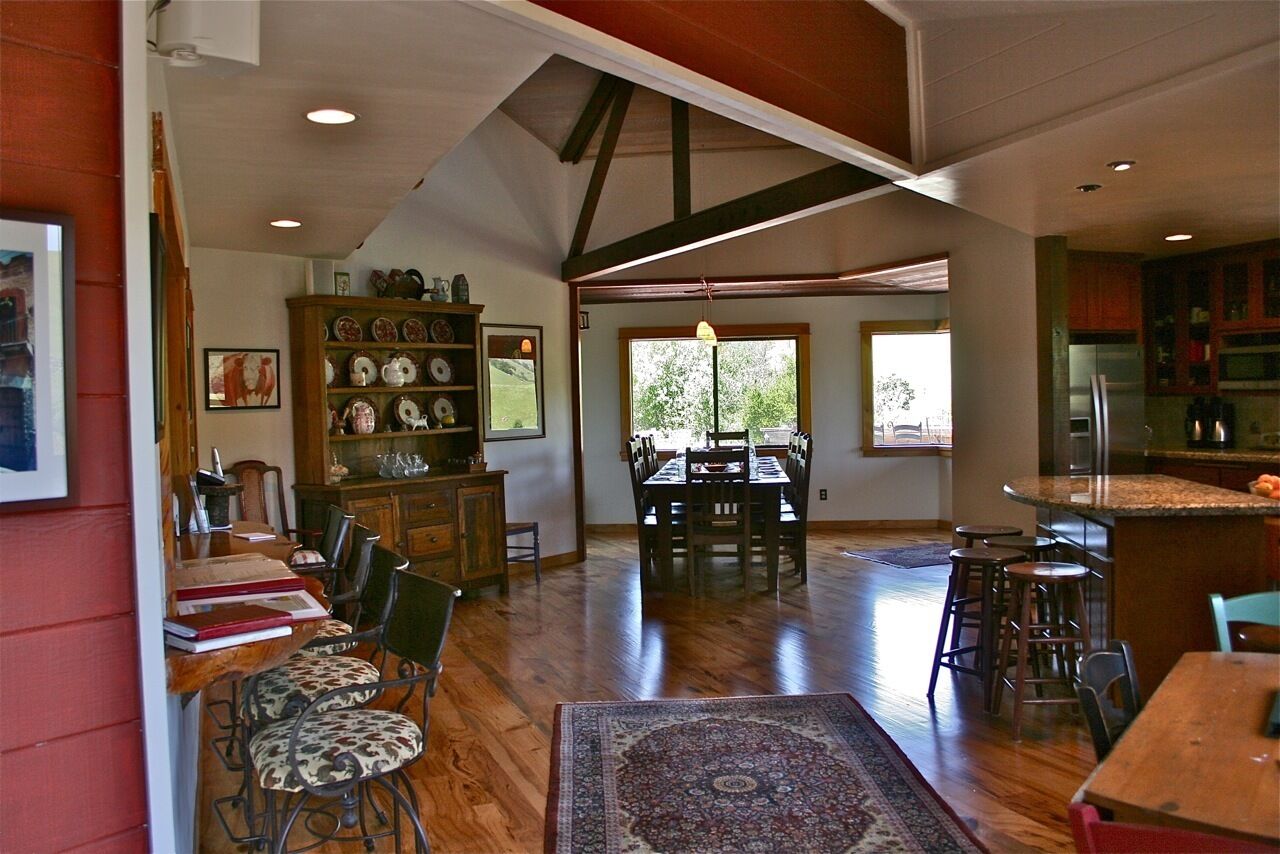 Destination Luxury Ranch Retreat 8Bd/7ba+/Pool+Tennis+Home Gym 850 coastal acres