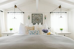 2 bedrooms, iron/ironing board, free WiFi, bed sheets - Barefoot Luxury in Carmel - December Bookings Available (Carmel)