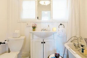 Ensemble douche/baignoire, articles de toilette écologiques