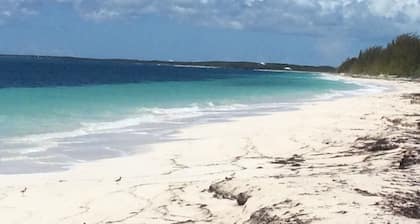 PRIVATE LUXURY Beachfront Home, Beach Cabana, Kayaks, Paddle Board
