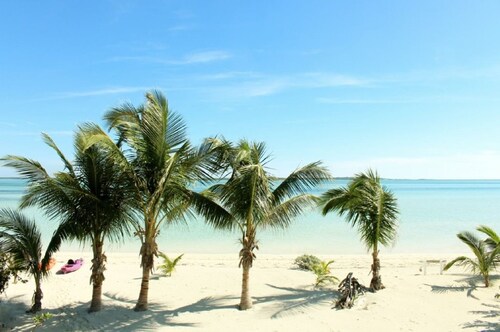 PRIVATE LUXURY Beachfront Home, Beach Cabana, Kayaks, Paddle Board