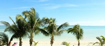 PRIVATE LUXURY Beachfront Home, Beach Cabana, Kayaks, Paddle Board