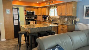 Smart-TV, Videospiele, DVD-Player, Bücher