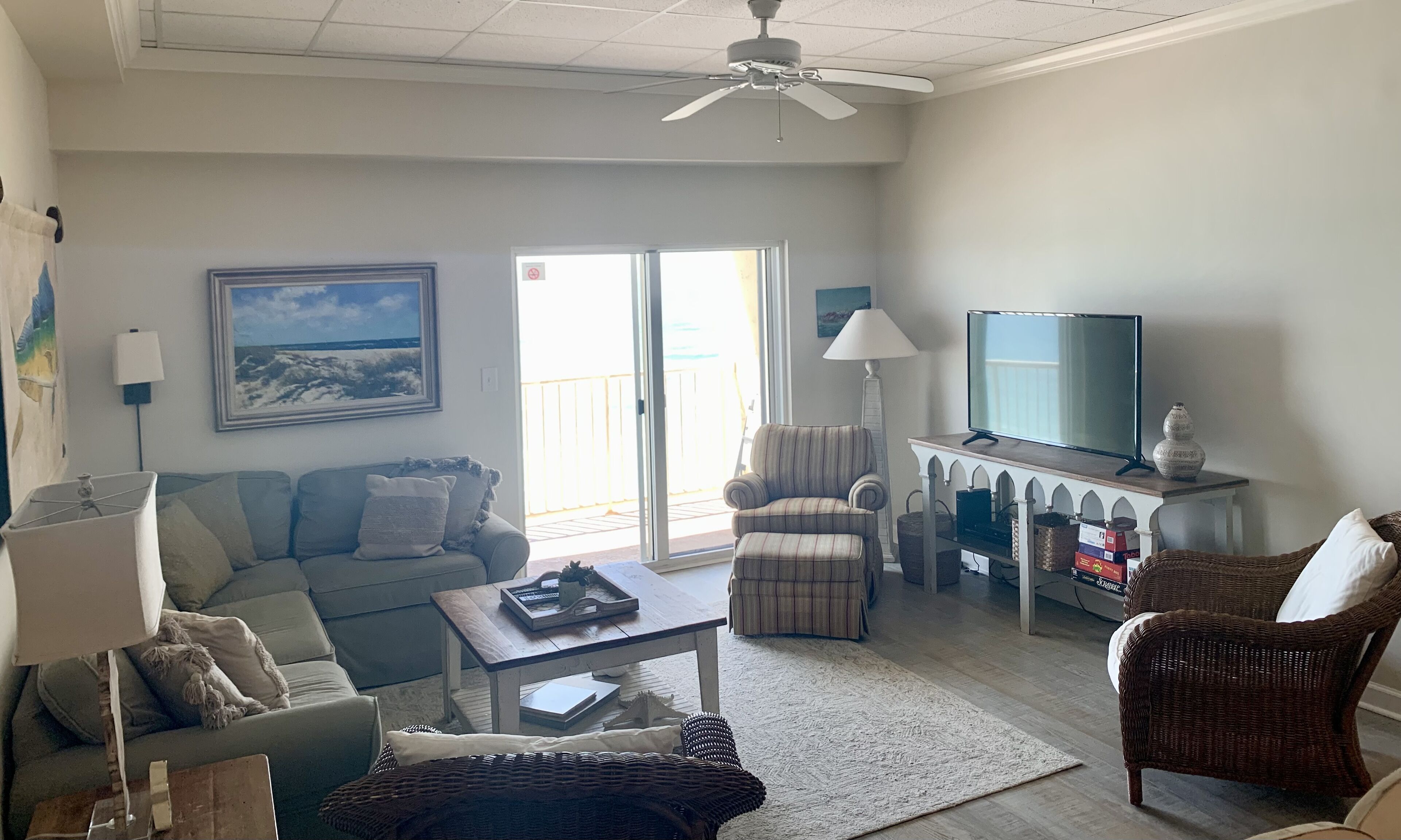 UPSCALE 3 BR unit with OCEANFRONT views from each room- sleeps 9 comfortably