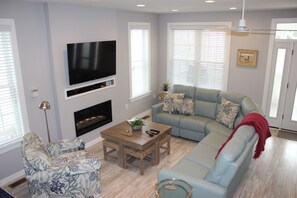 Smart TV, fireplace