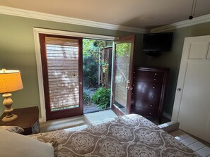 2 bedrooms, desk, iron/ironing board, free WiFi - Your Gorgeous Oasis in the Desert (Palm Desert)