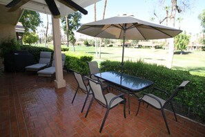 Outdoor dining - Welcome to your gorgeous Palm Desert getaway! (Palm Desert)