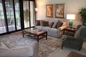 Smart TV, fireplace, DVD player, books - Welcome to your gorgeous Palm Desert getaway! (Palm Desert)