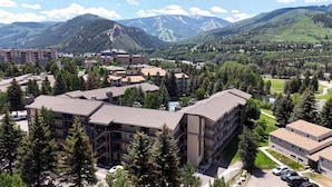 Exterior - Luxury Condo w/ FREE WiFi, Parking, Heated Pool, Hot Tubs, Skier Shuttles (Avon)