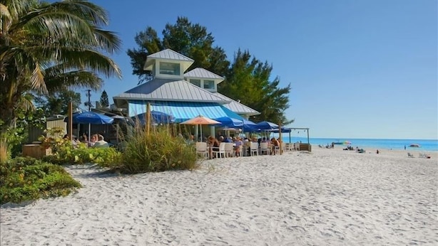 A beachfront restaurant with outdoor seating and a view of the ocean. - Perfect Anna Maria. Dock on Canal - 3 blocks to sugar sand beach. Heated pool. (Anna Maria)
