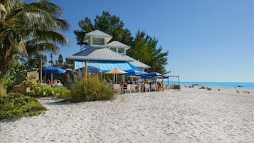 Liegestühle, Strandtücher