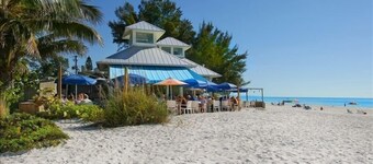 Perfect Anna Maria-20% off Aug/Sep
 3 blocks to sugar sand beach. Heated pool.  