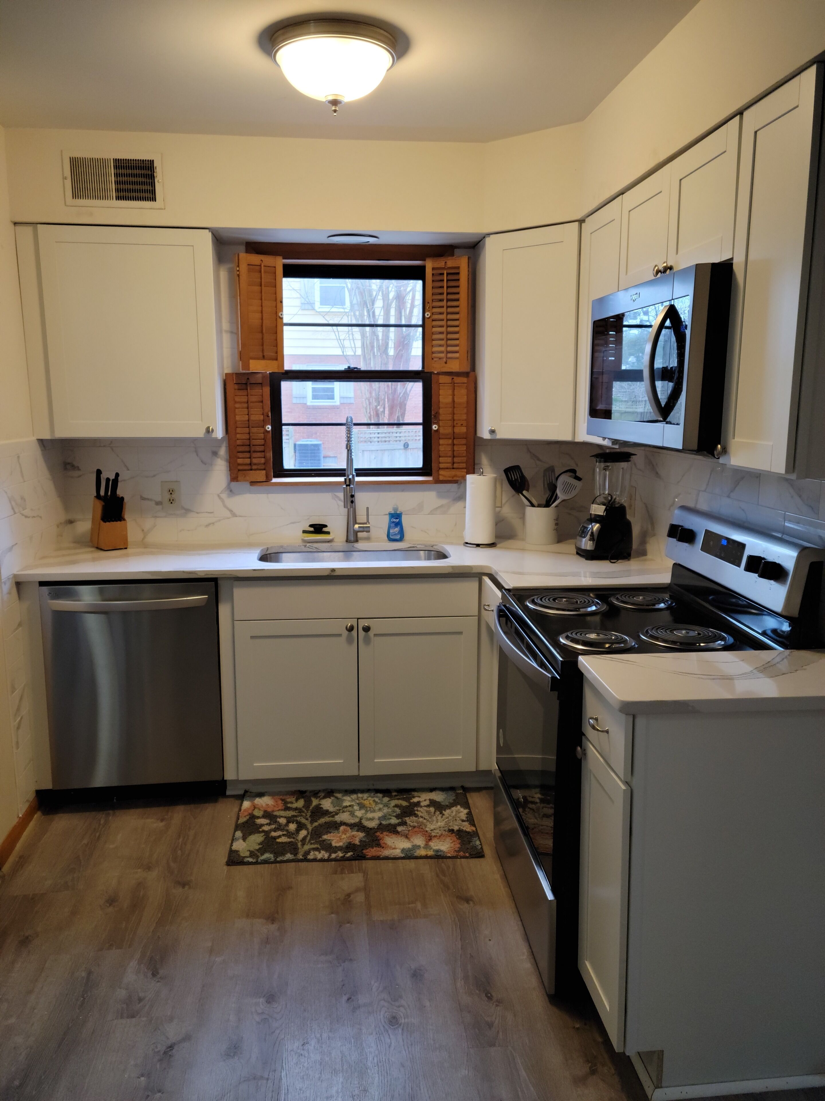 Fridge, microwave, oven, dishwasher