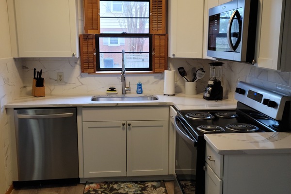 Coffee/tea maker, fridge, microwave, oven
