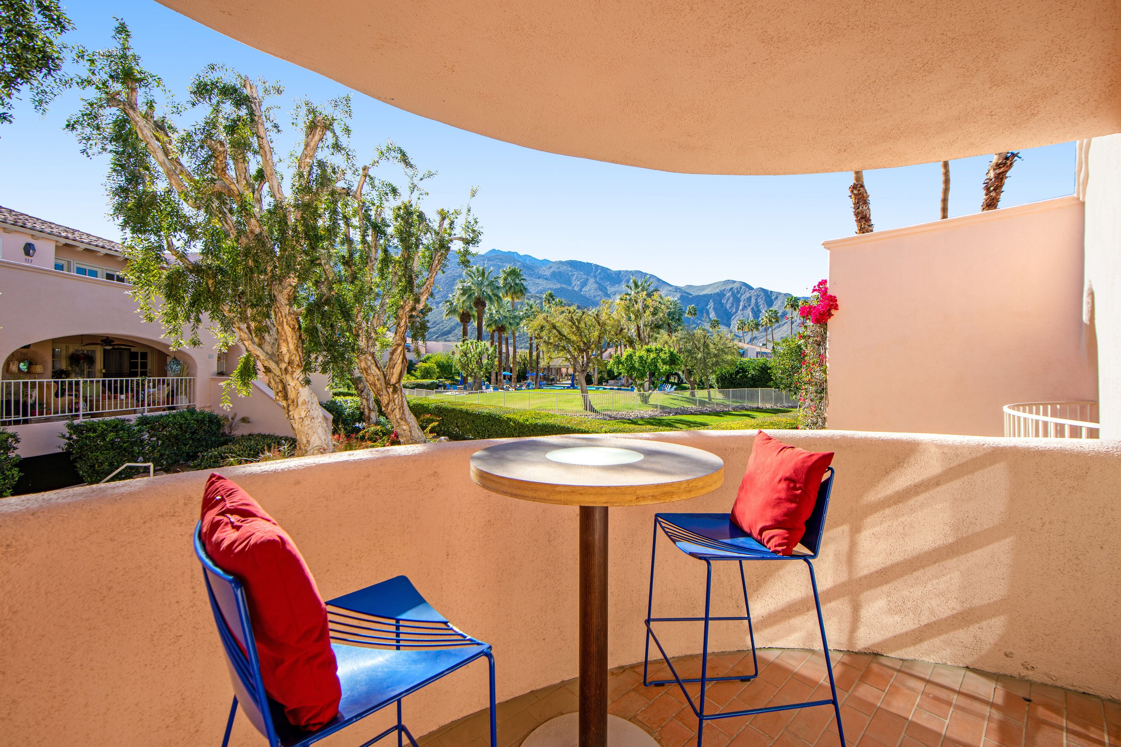 Poolside condo with WiFi, covered patio, shared outdoor pool, spa, tennis