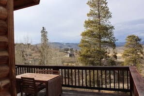Outdoor dining - Big Mountain Views for Large Groups Near Granby Ranch (Granby)