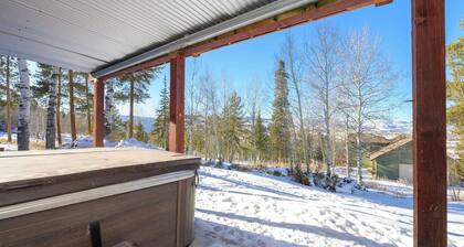 Spacious 11BR Cabin for Groups Near Granby Ranch